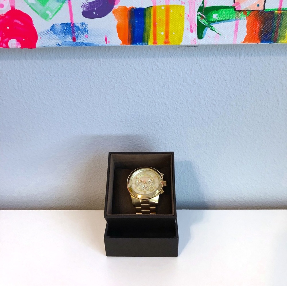 MICHAEL KORS MK8077 OVERSIZED RUNWAY GOLD WATCH - Picture 2 of 6